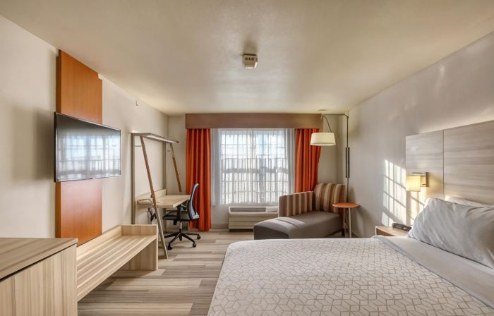 Holiday Inn Express & Suites MILWAUKEE AIRPORT by IHG