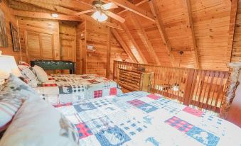 A Slice of Heaven 2 Bedroom Cabin by RedAwning