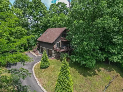 Hillside Hideaway in Marietta, OH:  4 beds, 2 baths, stunning views! Hotels in Marietta