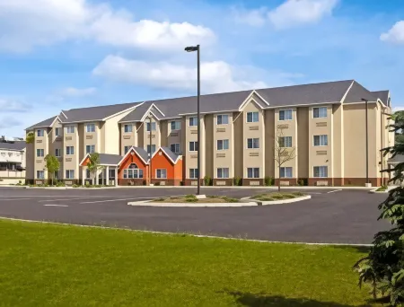Microtel Inn & Suites by Wyndham Dickson City/Scranton Отели в г. Данмор