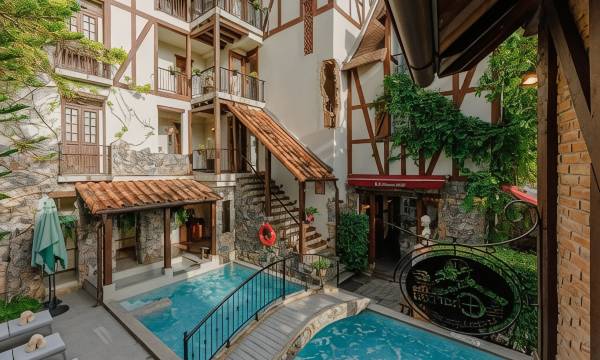 Le Charcoa Hotel