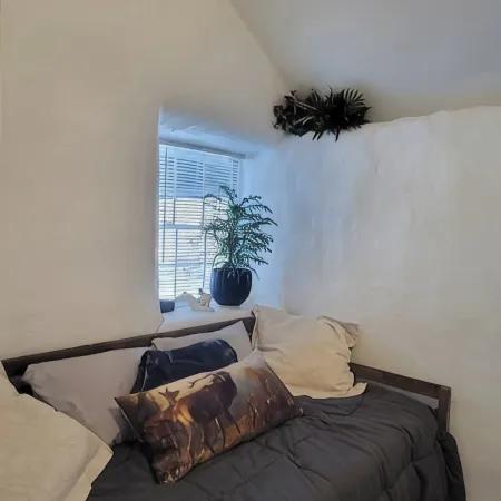 Charming Straw Bale Cottage Near Jay Peak – Cozy, Romantic, and Stylish Escape