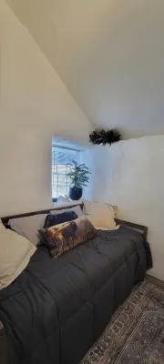 Charming Straw Bale Cottage Near Jay Peak – Cozy, Romantic, and Stylish Escape