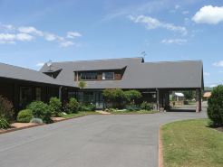 Cedarwood Lakeside Motel & Conference Venue