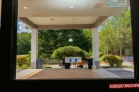 Clarion Pointe-Dillard Near Blue Ridge Mountains Hotels in Dillard