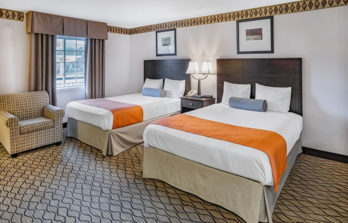 Howard Johnson by Wyndham Lenox