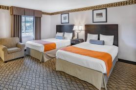 Howard Johnson by Wyndham Lenox