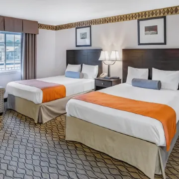 Howard Johnson by Wyndham Lenox