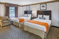 Howard Johnson by Wyndham Lenox - Pools