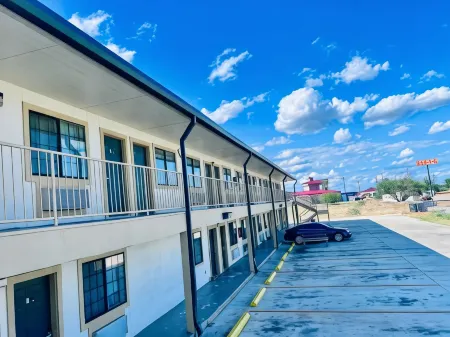 OYO Hotel Pearsall I-35 East