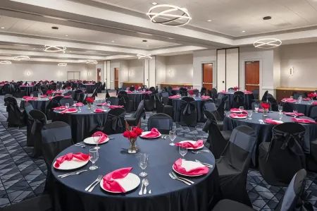 Courtyard Sacramento Cal Expo Отели рядом с достопримечательностью «McClatchy Library»