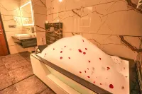 Hotel RJ - Managed by AHG Các khách sạn ở Greater Noida