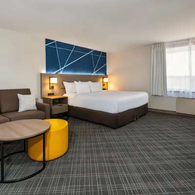 Comfort Inn & Suites Hotels near Barrie Molson Centre