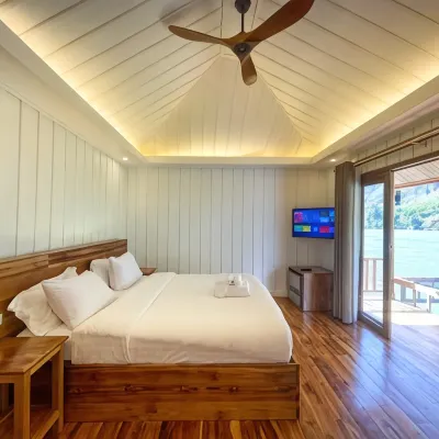 Nongkhiaw the Float House Hotels near Nong Khiaw Bridge