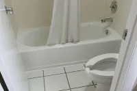 Econo Lodge Inn & Suites