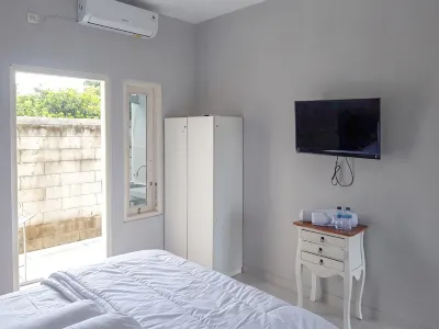House Acasia Syariah Near Universitas Aisyiah Yogyakarta Mitra RedDoorz Hotell i Tirtoadi