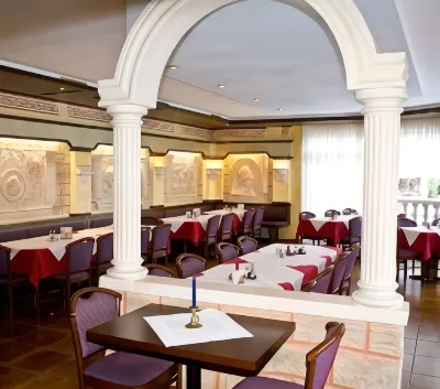 Hotel Ritter Sakira Hotels near St. Gangolf