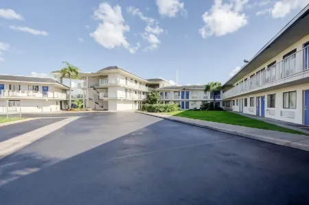 Motel 6 Lakeland, FL Отели в г. Кристл-Лейк