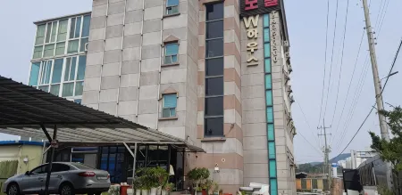 Hongcheon W House Отели рядом с достопримечательностью «Hongcheon Saengmyeong Geongang Gwahakgwan»