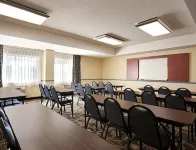 Days Inn & Suites by Wyndham Rancho Cordova