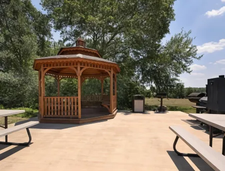 Days Inn by Wyndham Centerville