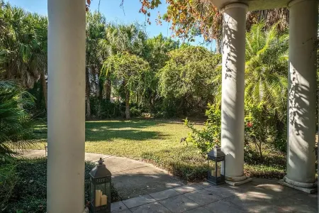 Florida Space Coast Waterfront Retreat - Family & Pet Friendly - Sleeps up to 15