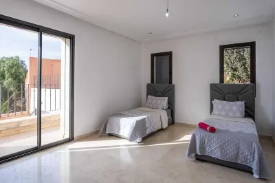 Splendid villa with panoramic view Hotels in Cite Essalam