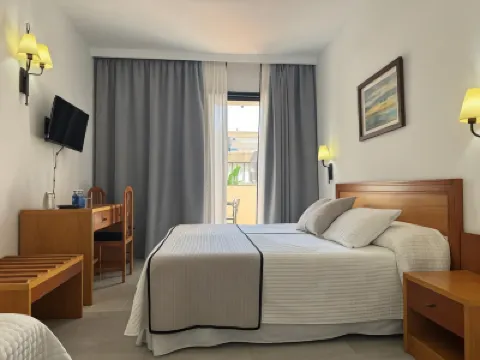 阿爾姆尼卡海浪酒店 鄰近Marina del Este的酒店