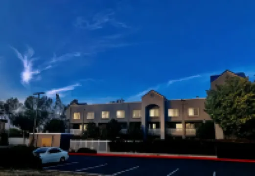 โรงแรมชัวร์สเตย์ บาย เบสท์เวสเทิร์น สนามบินออนแทรีโอ โรงแรมในออนแทรีโอ