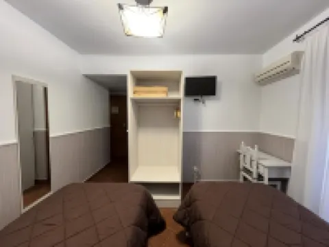 Hostal Hueso Hotels in 