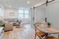 1 Bedroom Coastal Retreat in the Heart of Mount Pleasant - Homestays