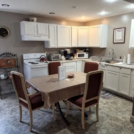 3-bedroom apartment in marvelous Goshen with WiFi, AC