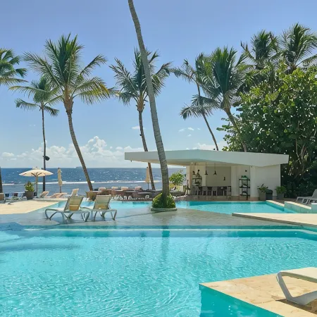 Caribbean Sunshine Breath Beachfront Apartment