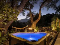Retreat w/ Hot Tub, Sauna, Sunset Views, Fire Pit