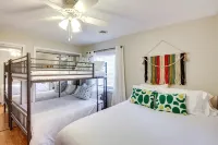 Family Friendly Lake House -1 hour from KC! - Homestays