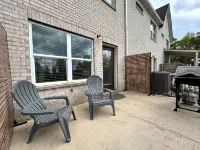 Cozy 2-bedroom condo in adorable Opelika - close to Auburn University