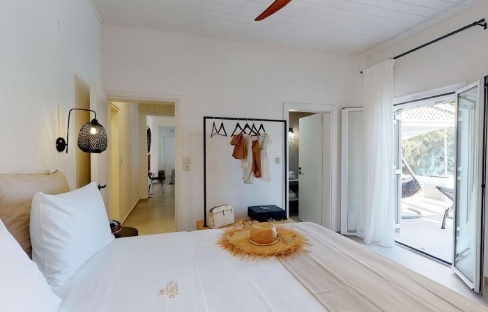 NIKKON LUXURY LIVING is a luxury private villa, in top of the sea.Enjoy LUXURY.