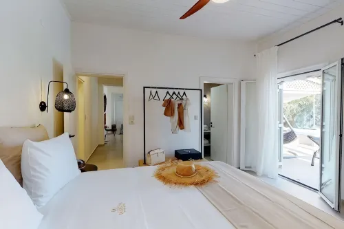 NIKKON LUXURY LIVING is a luxury private villa, in top of the sea.Enjoy LUXURY.