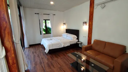 Forrest Lodge, Cafe & Wisata Berkuda