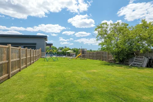 Modern Luxury Retreat | Heated Pool, Theatre & Putting Green