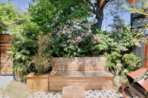 Fully remodeled charming 2Bed+ 2Bath Bungalow in iconic Venice Beach.