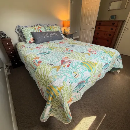 Private 1 bedroom, 2nd floor unit: deck, fire pit, space for boat & trailer