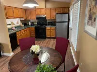 Beautiful Private 3 Bedroom Home - Homestays