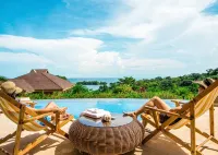 Red Frog Beach Island Resort - Pools