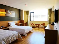 IU Hotel (Kunming Changshui International Airport) - balkon