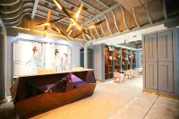 Yueyanglou • Huaman Hotel (Food Street Nanhu Peninsula Branch) - romantici