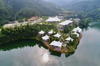Tent hotel