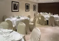 萊昂市長廣場NH系列酒店 - 早餐