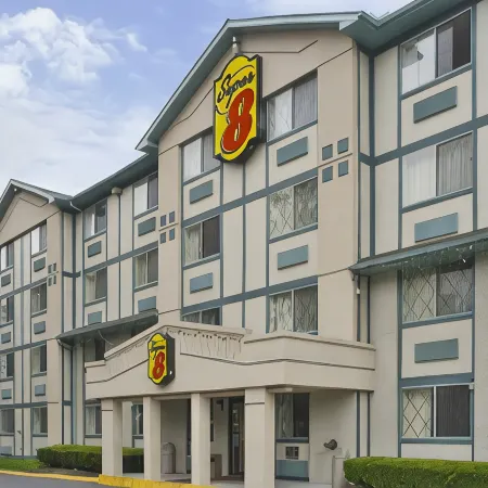 Super 8 by Wyndham Stamford/New York City Area