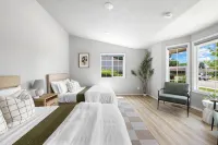 Perfect for Families & Pets, Garage Parking, Stylish Renovation, Sleeps 10 - 4 ดาว